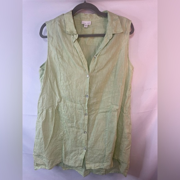 J. Jill Tops - J Jill light green linen blouse, with a super cute detail on the back.100% linen